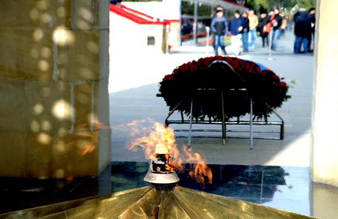 Azerbaijan honors January 20 tragedy victims